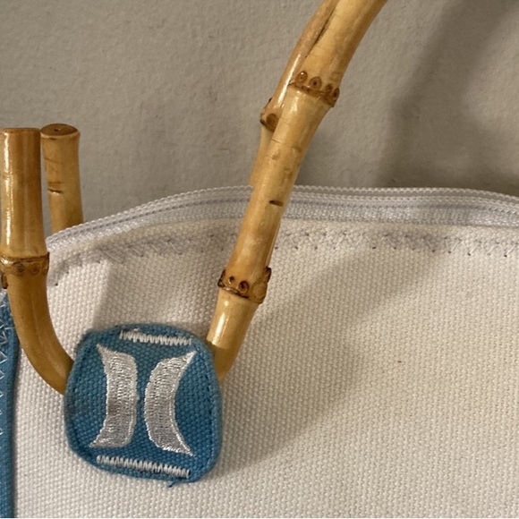 Hurley Bamboo Handles Blue And White Purse - Picture 7 of 7
